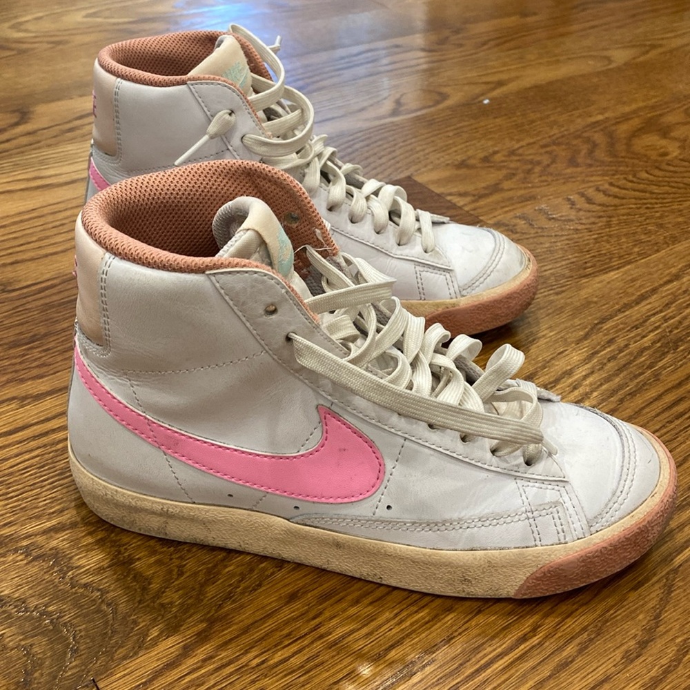 Nike mid blazer size 4 kids 6 women’s